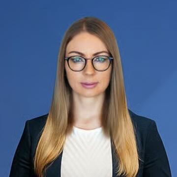 Elena R.